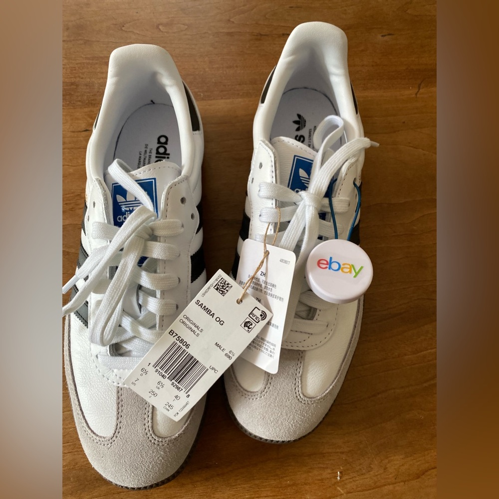 These are adidas SAMBA OG size 7 men’s.